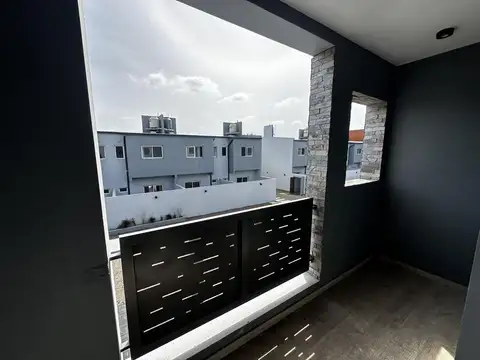 Depto Tipo Casa en Venta en Los Hornos, USD 75.000