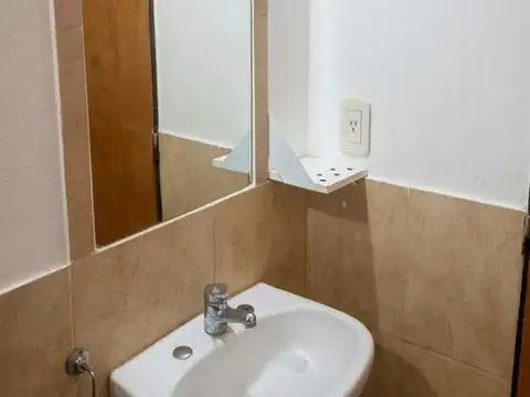Duplex 2 ambientes con balcon propio.