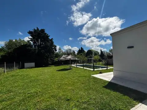 Casa 4 ambientes con 3 baños