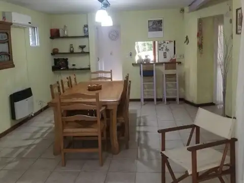 Casa 4 ambientes con 2 baños