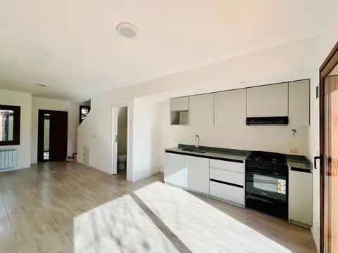 Casa en PH con patio propio y estacionamiento