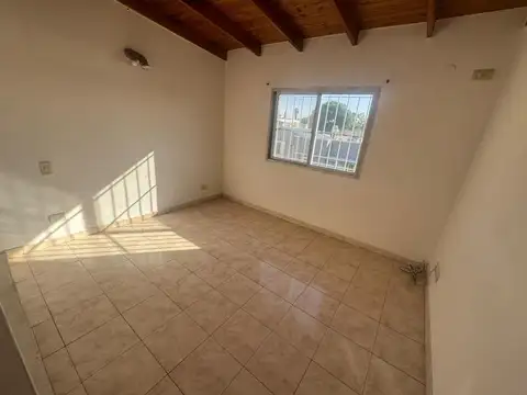 DEPARTAMENTO EN PLANTA ALTA 2 AMBIENTES MUY BUEN ESTADO