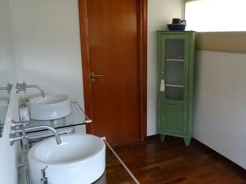 Casa 5 ambientes con 3 baños
