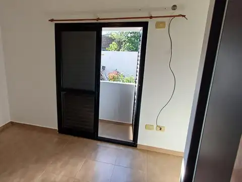 Departamento de un dormitorio con cochera en alquiler