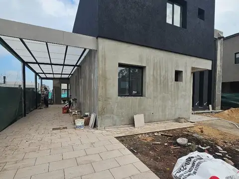 Casa 4 ambientes con 4 baños