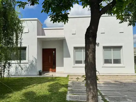 Casa en Alquiler en Haras Santa María, USD 1.400