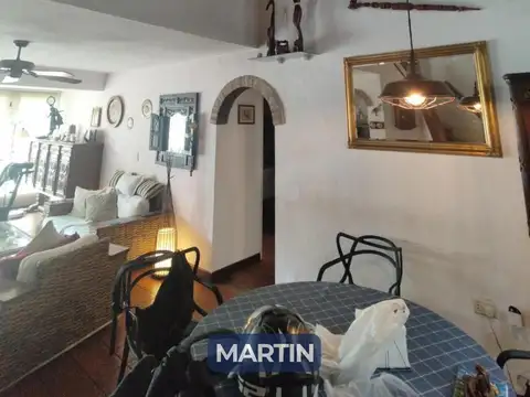 Casa 5 ambientes con 2 baños