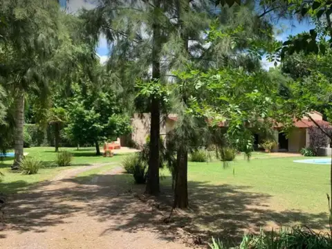 Casa en Venta con 2 cocheras