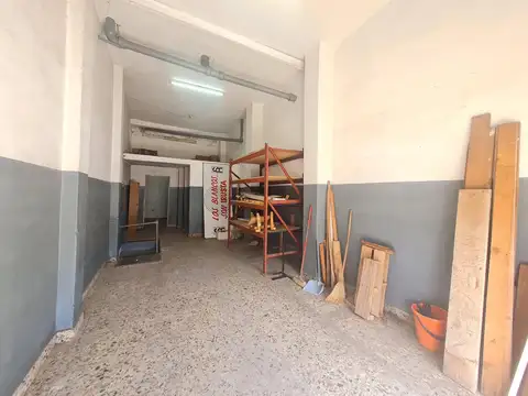 Local en alquiler con depósito y sótano, a metros de Av. Mitre y San Martín- En Alquiler