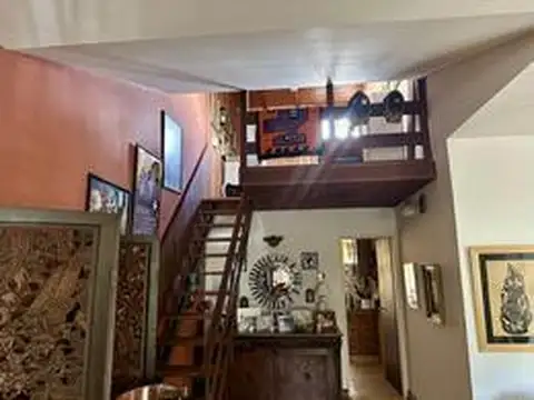 Casa 6 ambientes con 2 baños