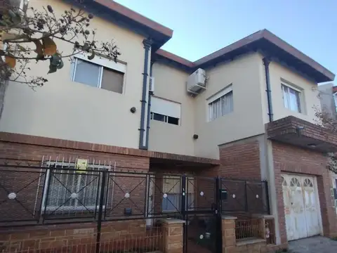 CASA VENTA MORON MULTIFAMILIAR