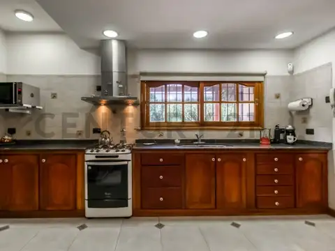 Casa 7 ambientes con 4 baños