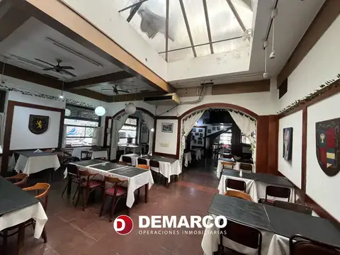 LOCAL  EN ESQUINA( EMBLEMATICO EN LA ZONA)+ 2 DPTOS- E/INDEP