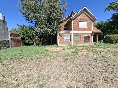 VENTA - CASA - OPORTUNIDAD - 2 LOTES