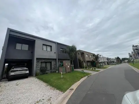 Casa en Alquiler de 3 dormitorios