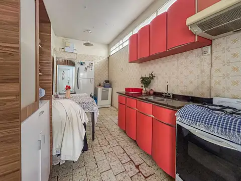 Casa de 3 dormitorios y cochera en Av. Del Rosario