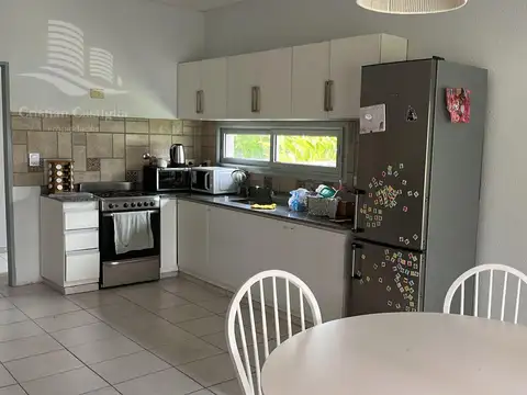 Casa 4 ambientes con 3 baños