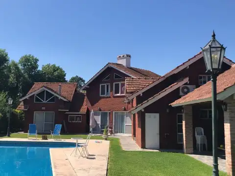 CASA 6 AMB A LA VENTA EN PILAR IMPECABLE ESTADO