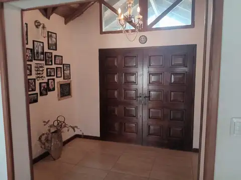 Casa 6 ambientes con 5 baños