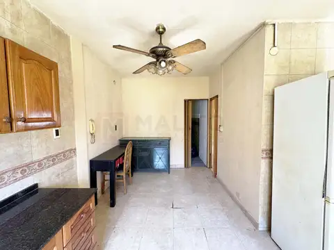 CASA 4 AMBIENTES CON JARDÍN, GARAGE, TERRAZA Y LAVADERO en Parque Avellaneda