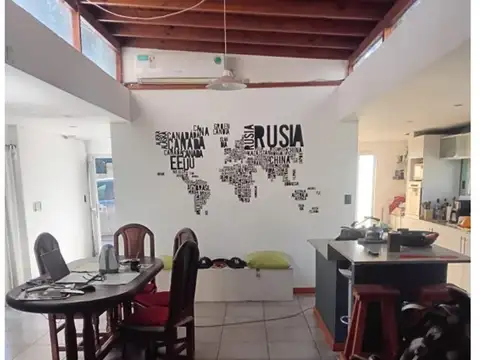 Casa en Venta con 2 cocheras