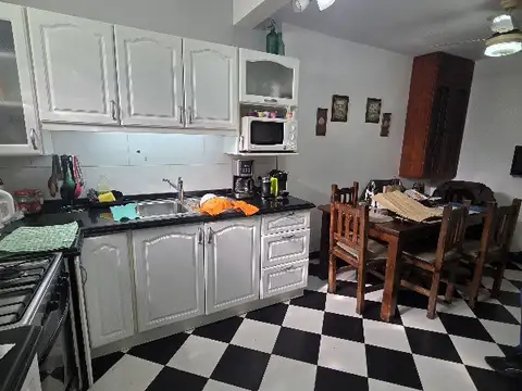 IMPECABLE CASA 4 DORMITORIOS 2 BAÑOS GARAGE CUBIERTO AMPLIOS AMBIENTES