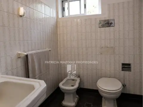 Casa 2 ambientes con 3 baños