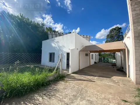 Venta local comercial y  casa, barrio los Pinos, colectora norte  km 73,  Exaltación de la Cruz