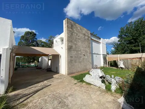 SDA. Venta Local 2 plantas y casa,  barrio Los Pinos, Colectora Norte Ruta 8 km 73 , Exaltación de la Cruz