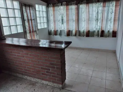 Casa con cochera en Platanos