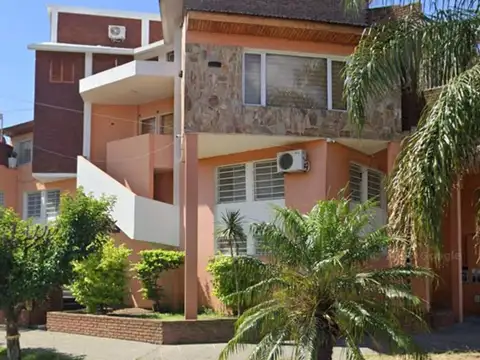 Excelente departamento tipo casa en alquiler