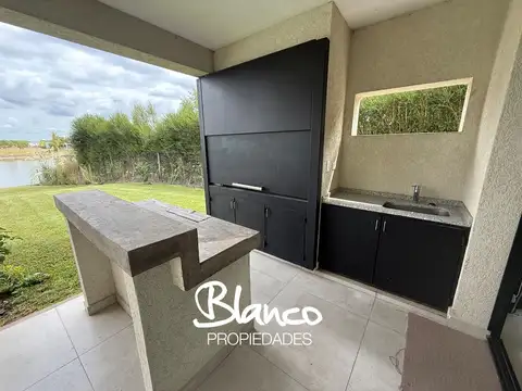 Casa 5 ambientes con 6 baños
