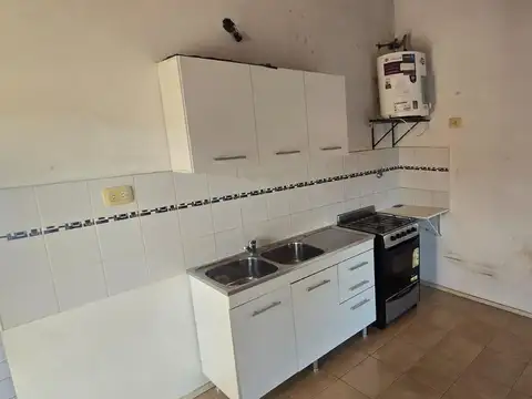 Depto Tipo Casa en Alquiler en Jose Leon Suarez, $ 800.000