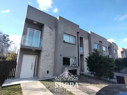 Casa en Alquiler- Lagoon Pilar