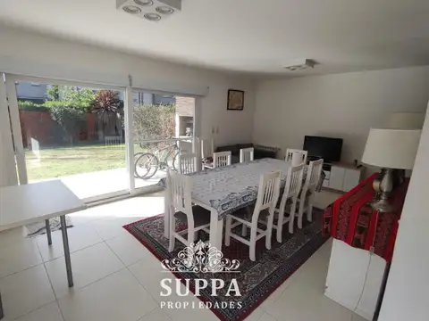 Casa 4 ambientes con 3 baños