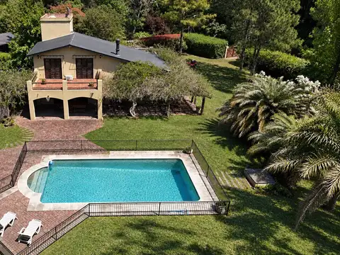 Casa de Campo a la venta sobre 4.000 m² en El Remanso - V Sección. Exaltación de la Cruz.-