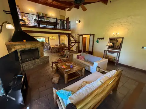 Casa 5 ambientes con 3 baños