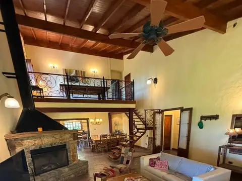 Casa en Venta con 2 cocheras