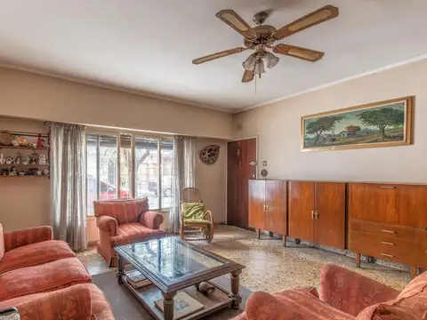 VENTA Casa 4 ambientes con garage y patio Ramos Mejía