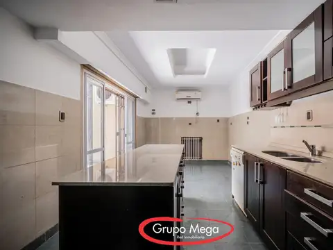 E Venta – Casa de 5 Ambientes con Patio Terraza y Garage en LiniersCasa