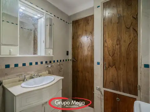 E Venta – Casa de 5 Ambientes con Patio Terraza y Garage en LiniersCasa