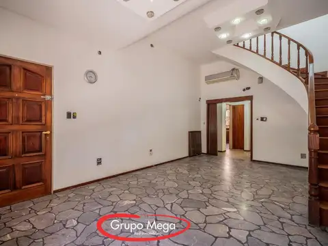 Casa 5 ambientes con 3 baños