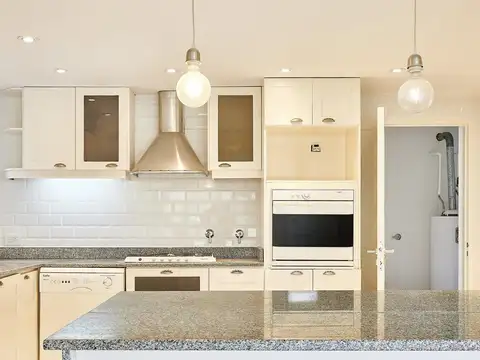 Casa 6 ambientes con 4 baños