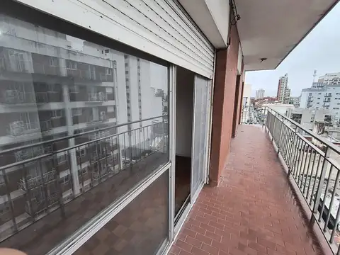 Alem 100, Piso 8