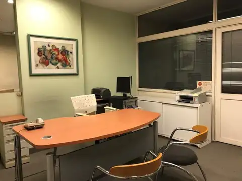 PORTUNIDAD, DOBLE OFICINA. Apta Profesional con baño privado con EXPENSAS INCLUIDAS