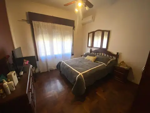 VENTA CASA 4 AMBIENTES C/COCHERA BERNAL OESTE