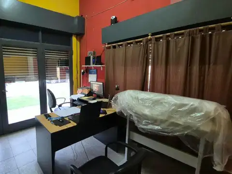 Casa 6 ambientes con 2 baños
