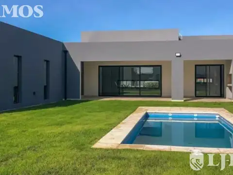 Casa en venta sobre lote interno en Haras Santa Maria,  barrio Los Robles - MB
