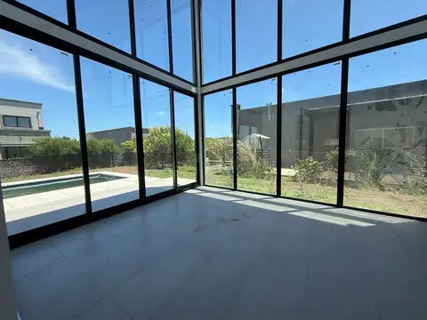 SAN RAMON VENTA CASA 3 DORMITORIOS Y PILETA