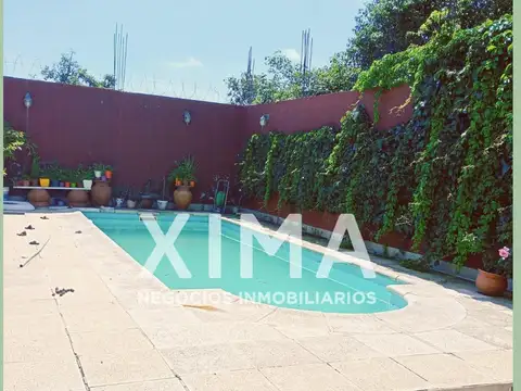 Casa en Alquiler con 2 cocheras